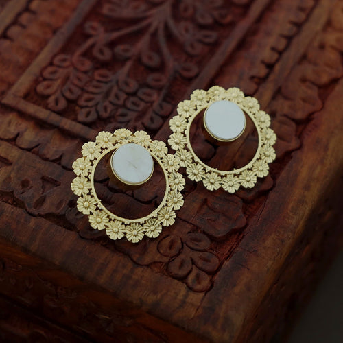 Golden Sanvi Carved Earring